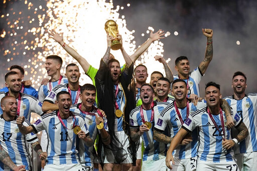 Messi tỏa sáng, Argentina hạ Pháp trên chấm luân lưu và vô địch World Cup