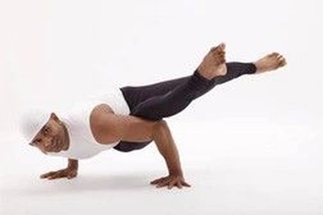 Đại sư Kamal: Từ cậu bé yếu đuối tới bậc thầy yoga giữ kỷ lục Guinness