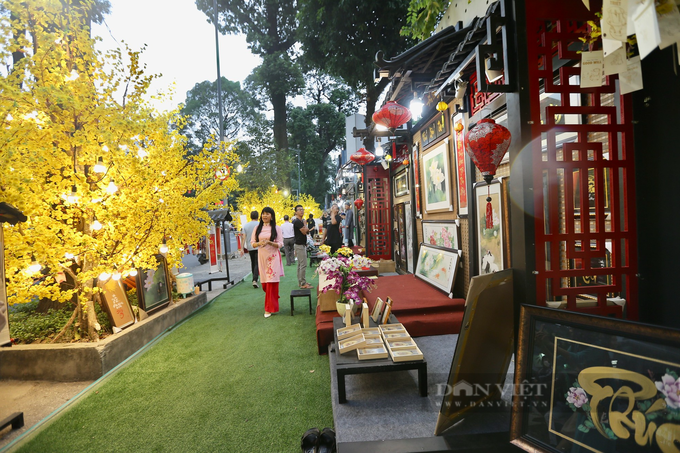 Tet calligraphy street in HCM City opens - 8