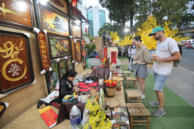 Tet calligraphy street in HCM City opens - 9