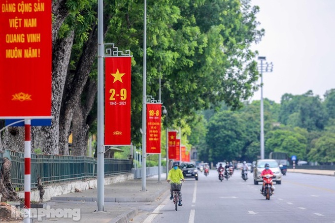 Hanoi streets decorated for National Day celebration - 2