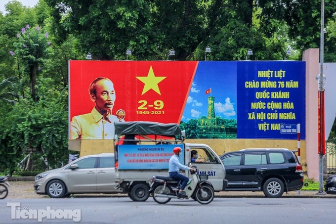 Hanoi streets decorated for National Day celebration - 5