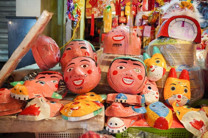 Hanoi’s last Old Quarter paper mask artisans - 9