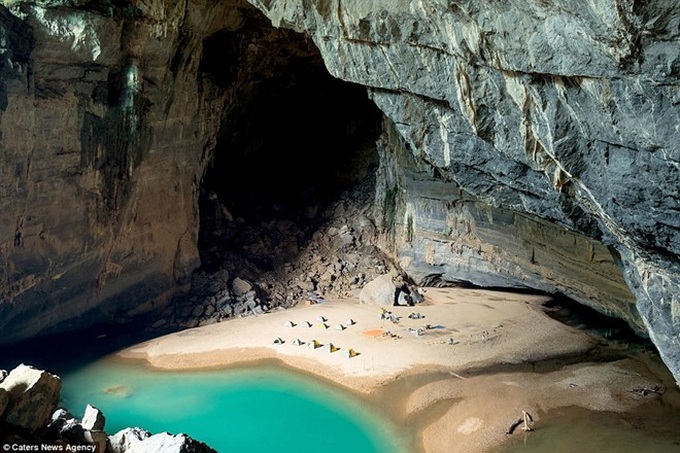 Daily Mail- Hang En a world's third largest cave - 1