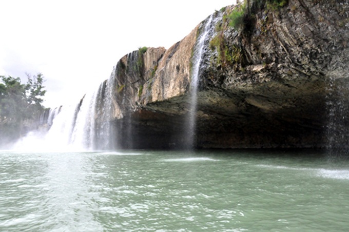 Dray Nur waterfall- symbol of beauty in the Central Highlands - 1