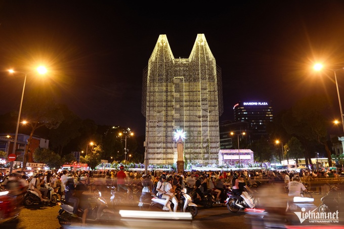 Early Christmas spirit at Ho Chi Minh City Notre-Dame Cathedral - 8