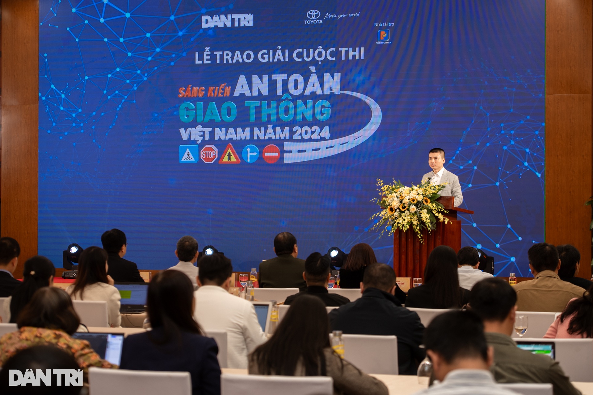 Toàn cảnh lễ trao giải cuộc thi sáng kiến an toàn giao thông Việt Nam 2024 - 1